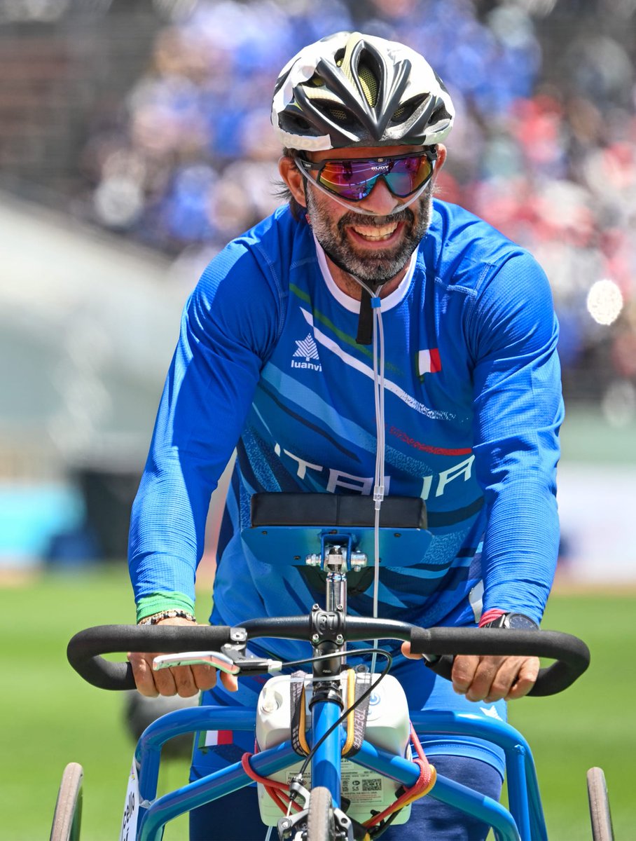 Kobe (Giappone) 🇯🇵 Campionati Mondiali di Atletica Paralimpica L'atleta del #GSPD Colonnello Carlo Calcagni vince la medaglia d'oro🥇nei 100 m. piani categoria T72 stabilendo il nuovo record del Mondo con il tempo di 15.39 Congratulazioni Carlo #ForzeArmate🇮🇹 #UnaForzaperilPaese