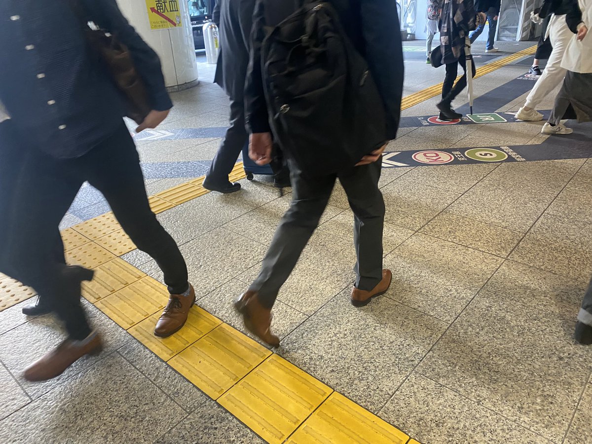 新宿駅、すごい大勢の人が行き交うなか、駅の運用支障なく、居ながらリニューアル工事やってる。
築地市場も出来たな、居ながら工事。