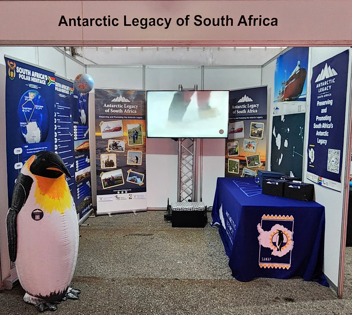 @Antarcticlegacy Exhibit Thanx to suppliers @adjuvo_e @AfricanSunMedia & all those @StellenboschUni #SANAP @dsigovza @NRF_News @environmentza