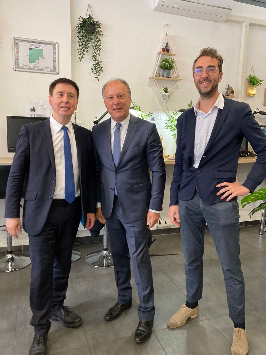 Merci à <a href="/BernardChaix/">Bernard CHAIX</a> et <a href="/hervecael/">Herve CAEL</a> pour leur intérêt pour la cause de l'#accessibiliténumérique de tous. Réunis grâce à <a href="/pimms_d/">Pimms Médiation Côte d'Azur</a>, <a href="/Hypra_/">Hypra, générateur de puissance d'agir</a> et <a href="/AcceoTadeo/">AcceoTadeo</a> unissent leur force sous l'impulsion de <a href="/pimmsmediation/">Réseau national Pimms Médiation</a> pour favoriser l'égalité de tous devant le service public.