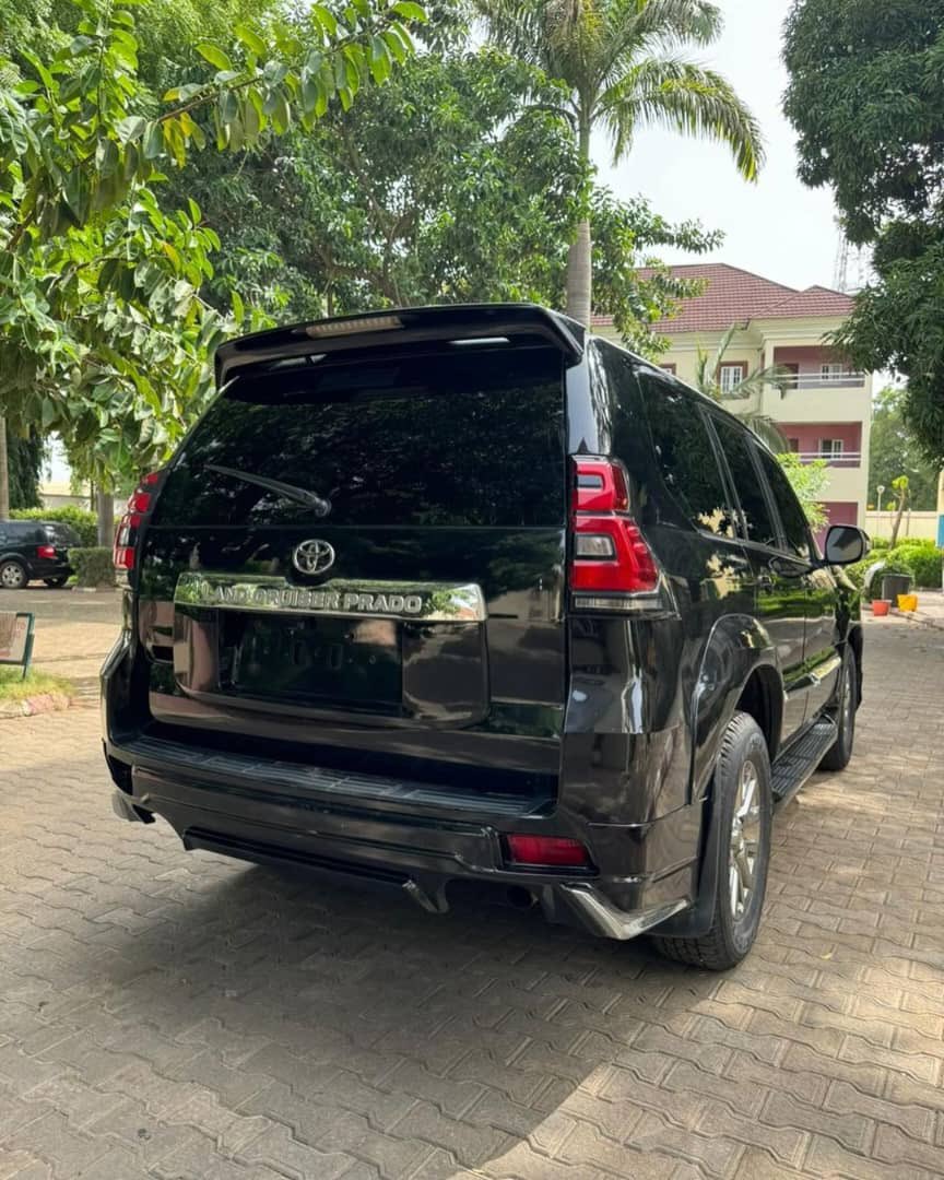 please 🙏 RT and BUY😁🙏

DISTRESS SALE‼️‼️‼️
EXTREMELY CLEAN LEXUS GX CONVERTED TO TOYOTA PRADO 2020 MODEL GOING FOR JUST 12M LAST LOCATION KADUNA