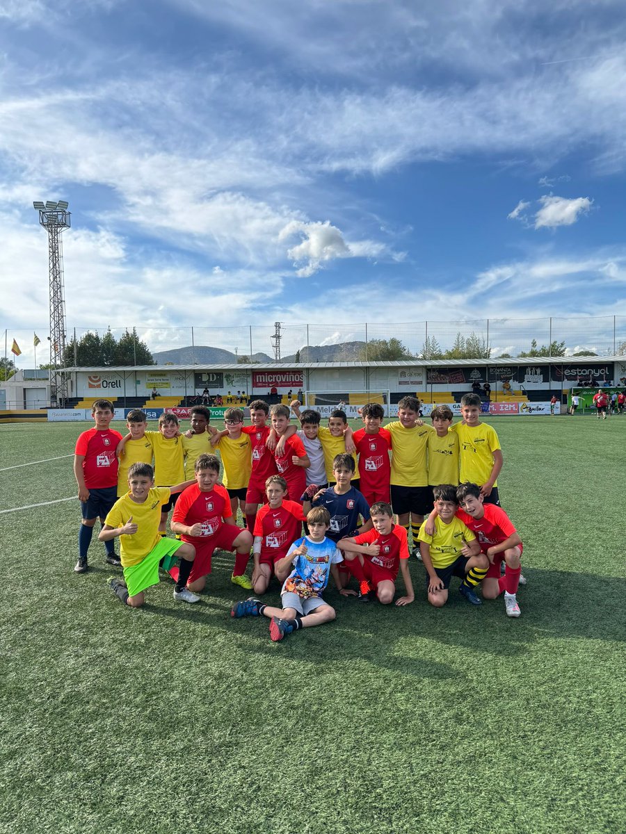 💛🖤❤️ Esportivitat en el partit amistós d’ahir a Es Moleter entre els nostres benjamins i és de l’ @ce.arta #SomCarde • #SomPedrera