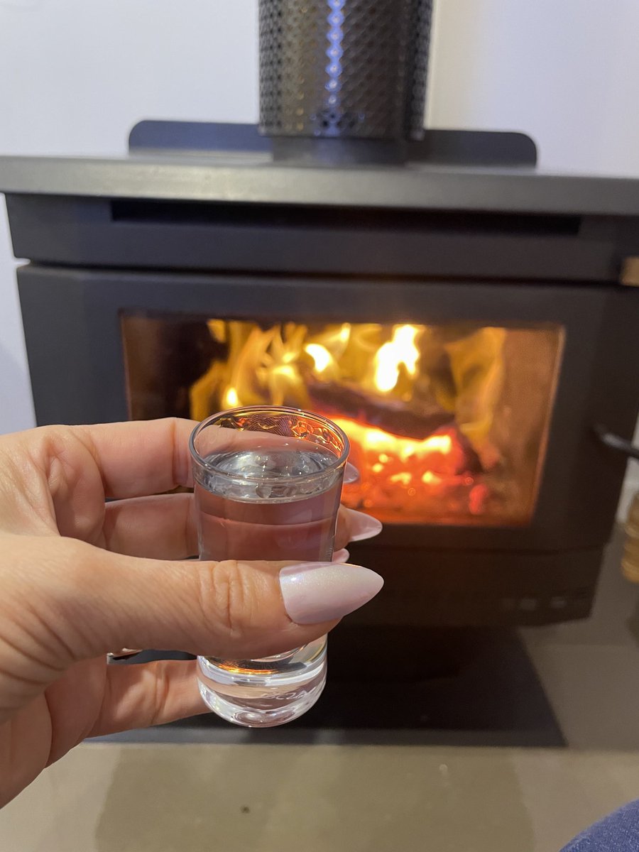 Happy Friday! I’ve had a bit of a cold the last two days, I found the remedy.. heat and Vodka, Love my wood fire 🔥❤️The govt pushing to get rid of wood heaters is ridiculous, NOT happening! What’s everyone up to? 🤗