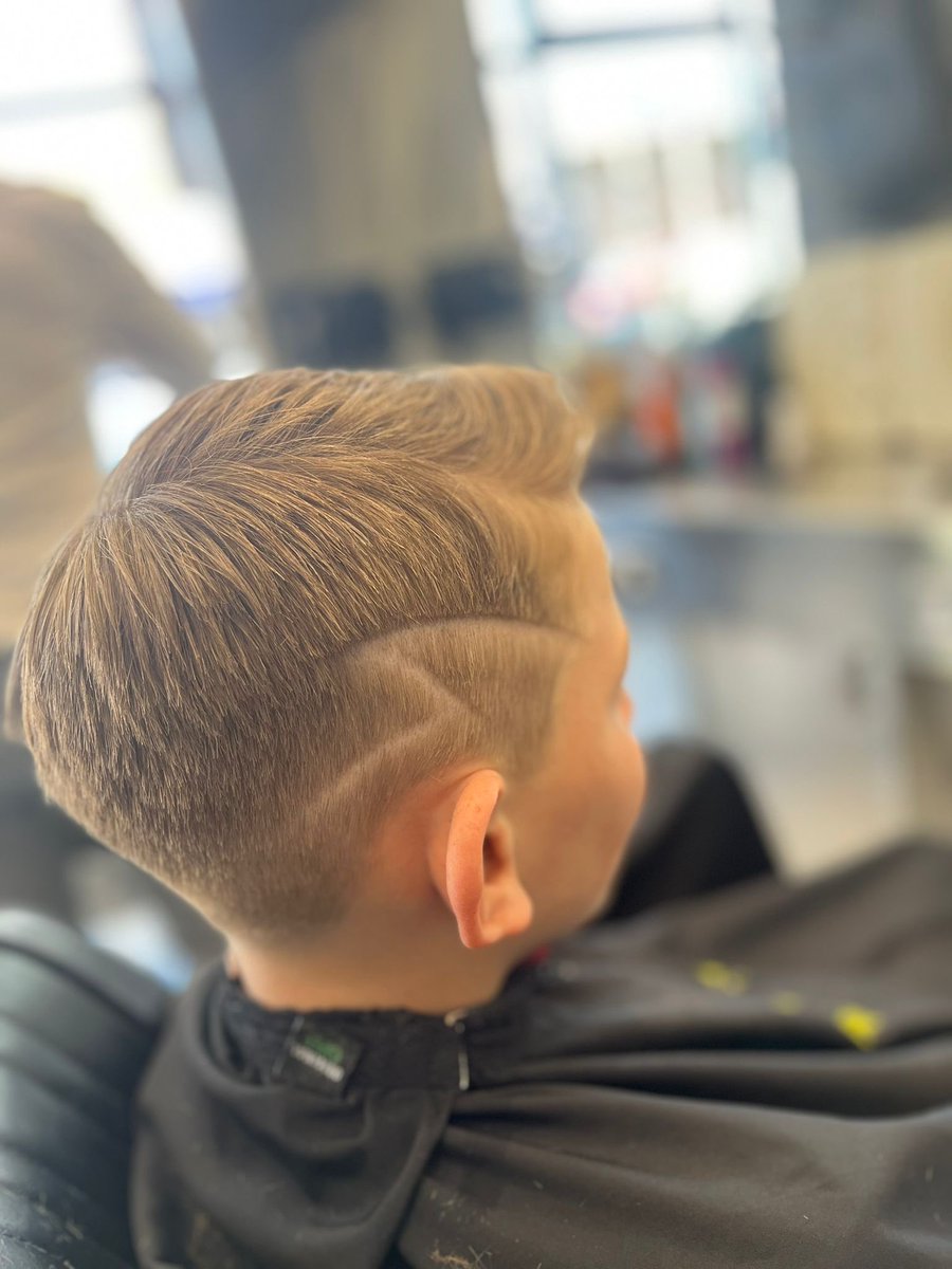 Zig zag by violet⚡️#lazaroubrothersbirchgrove #violetbarberlazaroubirchgrove #kidshaircuts