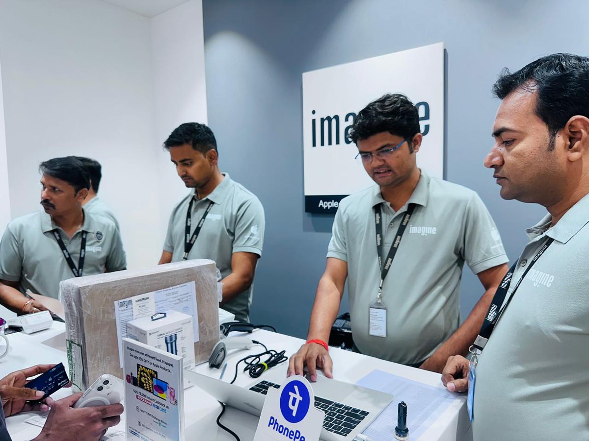 Our team is fully engaged in catering to the enthusiastic Apple fans flooding our Hewett Road store. Their dedication and hard work ensure everyone enjoys an exceptional experience amidst the excitement! Book Offer @ bit.ly/IMGPRJ 📞 82874-82874 #Apple #Tresor