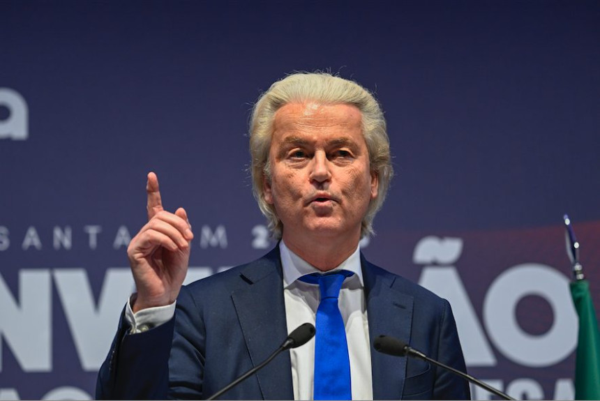 Gerd #Wilders :'... es wird “die strengste Asylpolitik geben, die es jemals gab”.Die neue Koalition verfügt mit 88 der 150 Sitzen über eine komfortable Mehrheit im neuen Parlament.-Überall in Europa zieht man die Notbremse aber #Babler will legale Fluchtrouten‼️