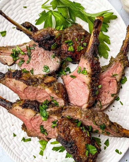 Start your weekend off right with our mouthwatering Lamb Chops!  

Tender, juicy, and bursting with flavour, they're perfect for grilling or pan-searing. 

Swing by Kathrada's Butchery and pick up yours today! 

#LambChops #WeekendStarter #KathradasButchery