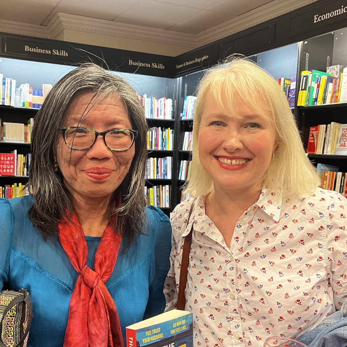 I had a fantastic time last night celebrating the launch of @taniatay88’s gripping domestic noir, The Other Woman. It was lovely to see all the support for this brilliant book, and to meet so many other readers and writers. Congratulations Tania, on your utterly compulsive debut!