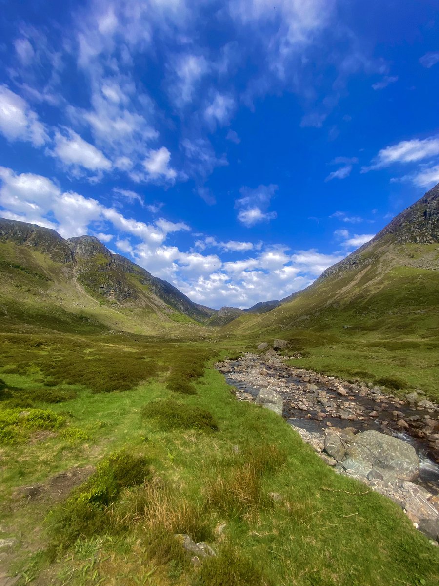 Travelaura_'s tweet photo. 21km walk yesterday along Jocks Road from Glen Doll.
⛰️ #30 Tolmount 
⛰️ #31 Tok Buidhe https://t.co/lmIX493rjh