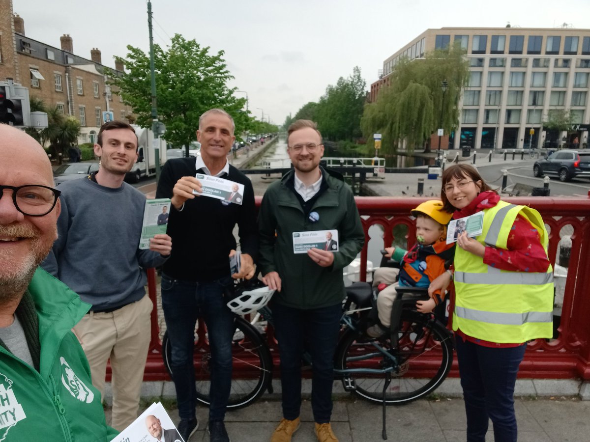 The Daithí posse on Rathmines Bridge this morning. Great response from the public. Change is in the air. Make it a reality. Vote for change. Vote @sinnfeinireland on June 7th @chrisandrews64 @CiaranOMeachair