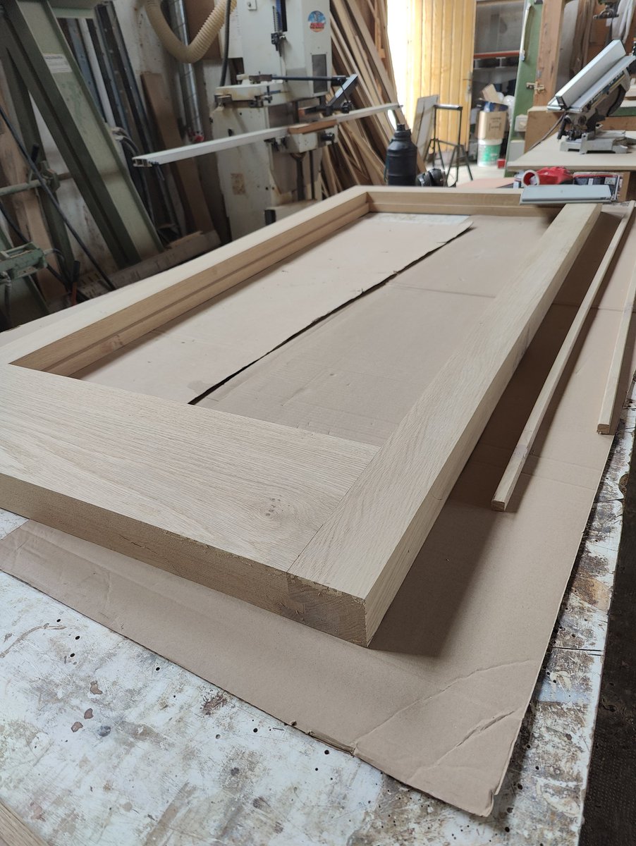 Veient la demanda de feina que tenim, cada dia veig més clar que l'ofici s'està morint, i que cada dia queda menys gent professional amb ganes i coneixements per a treballar la fusta. I cada dia més trabes i problemes per a mantenir-lo i tirar endavant. #SalvemElsOficis