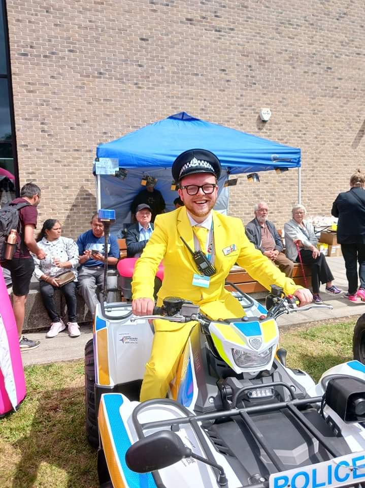 Mr Yellow Jacket is extremely excited to announce that for the third year running, he will be hosting this year's Cumbernauld Gala Day on the main stage! 

This will take place on Saturday 29th June at the Cumbernauld New Town Hall. 📅 

 #mryellowjacket  #cumbernauldgaladay2024