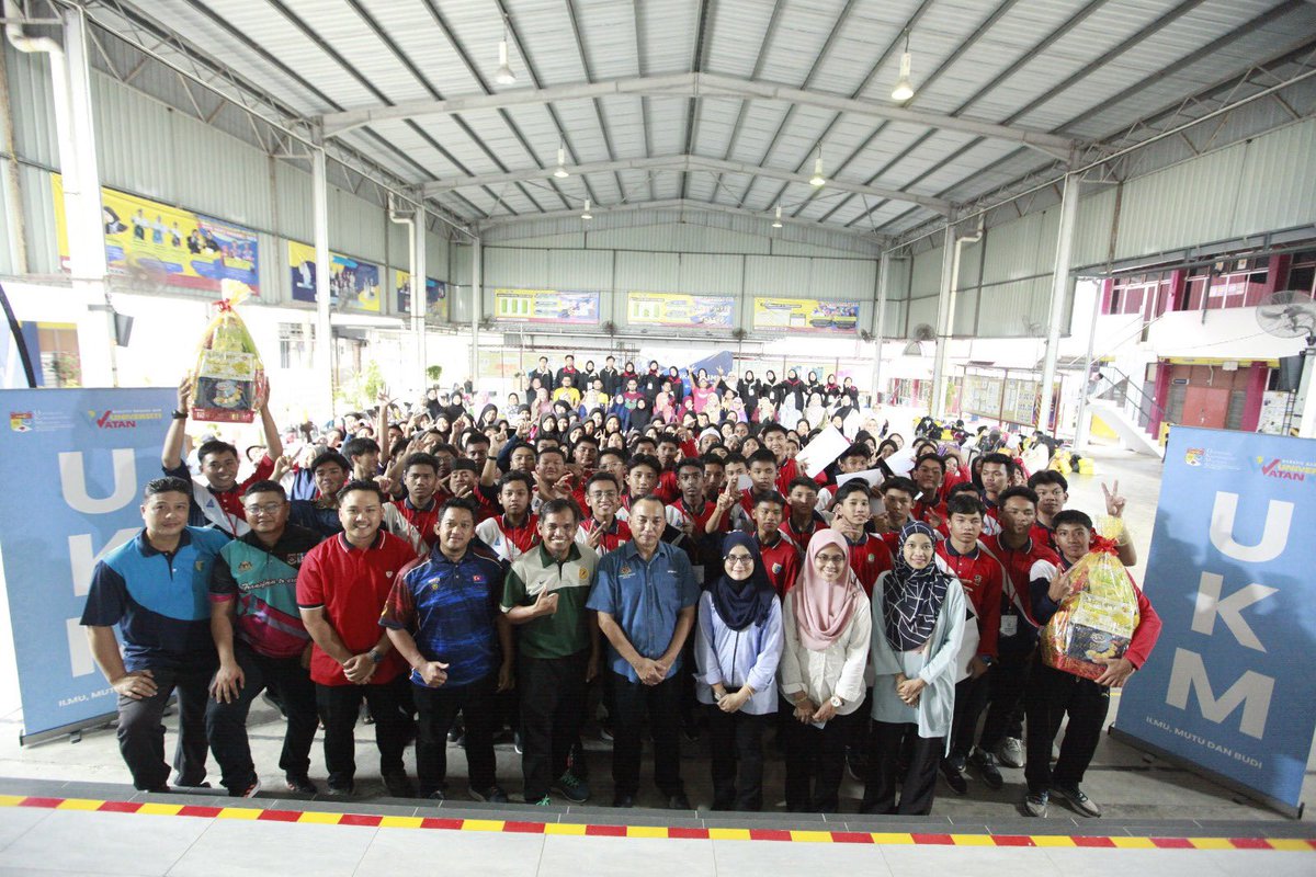 UKM-CESMED dengan kerjasama Persatuan Urusetia Pembangunan Sumber Manusia (UPSM) telah menjalankan Program Youthpreneur.Camp pada 10-11 Mei 2023 di Sekolah Menengah Kebangsaan Seri Medan, Batu Pahat, Johor. Berita penuh shorturl.at/l72e7 #UKM #UKMSharing