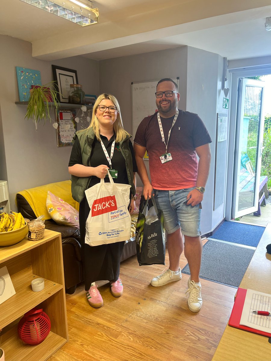 After a recent #GISDA presentation on supporting #Gwynedd #youth at @ysgol_tryfan, we received a heart-warming gesture from the pupils who donated food & treats to hostel residents! Thank you so much!

#YouthWork #YouthSupport #HomelessnessPrevention