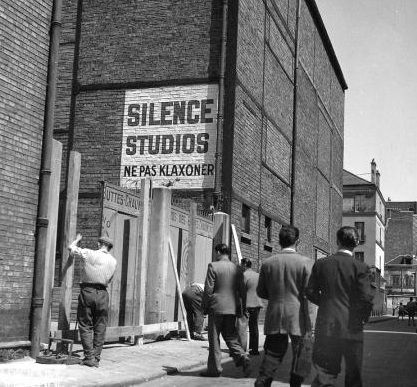 Les anciens studios Gaumont, rue Carducci, peu avant leur incendie en 1953.
Buttes-Chaumont.