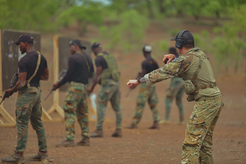 A member from the U.K. Ranger Regiment instructs members of the @GhArmedForces on weapons tactical training during #Flintlock24 in Daboya, Ghana, May 13, 2024. These exercises improve joint force capabilities across all domains & strengthen relationships in Africa and worldwide.