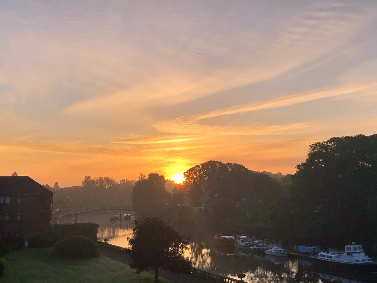 A lovely start to a warm sunny day here at Twickenham.