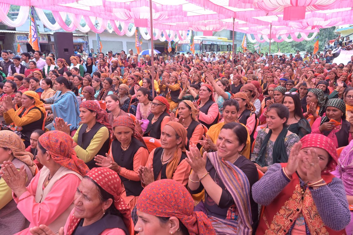 मंडी लोकसभा की आनी विधानसभा के जगातखाना, रैमू ग्राम पंचायत में जनसंपर्क किया। आनी की जनता ने तय कर लिया है कि यहां से भारतीय जनता पार्टी को भारी मतों से लीड दिलाकर ऐतिहासिक जीत दर्ज करानी है। अबकी बार 400 पार, हिमाचल में 4 की 4