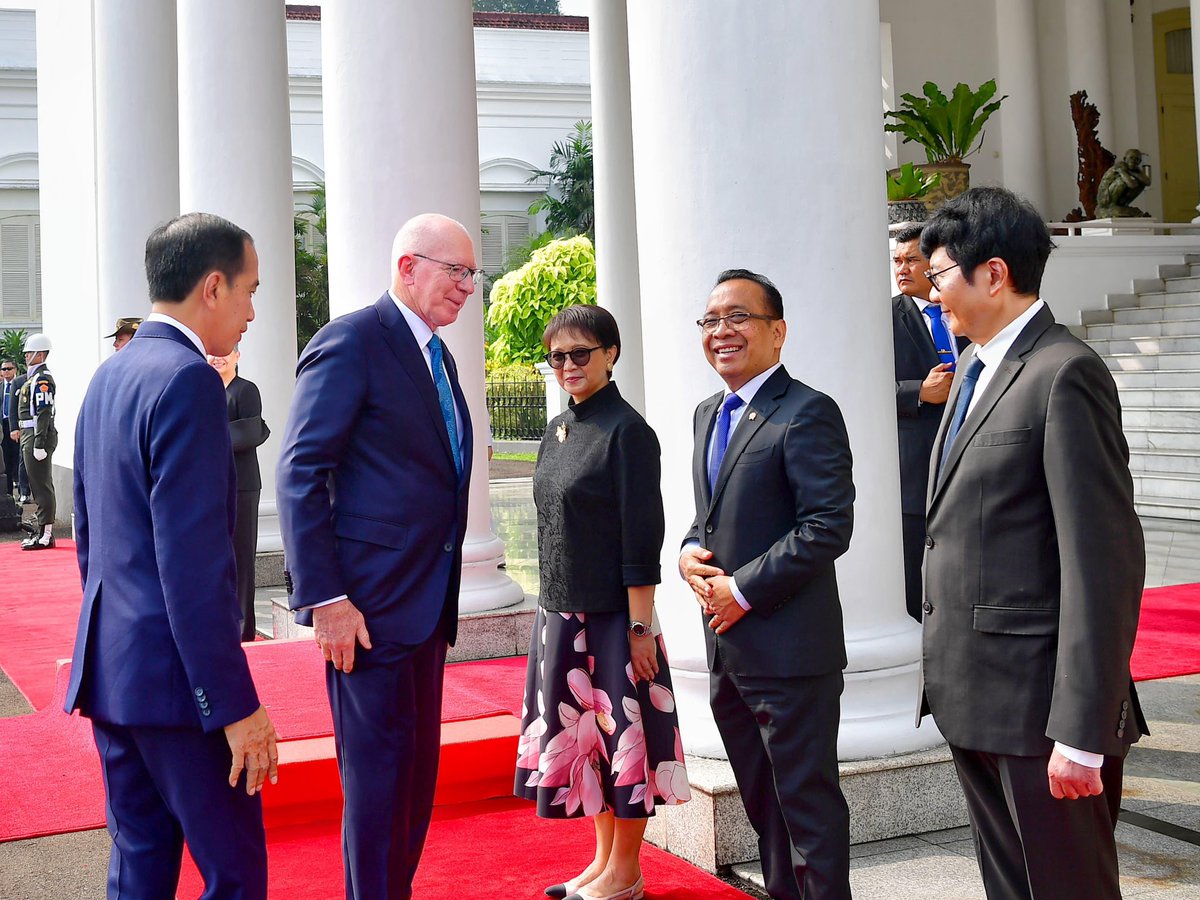 Accompanied President @Jokowi in welcoming the visit of Australia's Governor-General, Hon David Hurley AC DSC (17/5). President Widodo & Governor-General Hurley discussed efforts in strengthening people-to-people contact