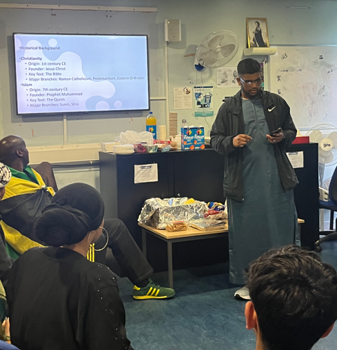 CadetsWMP's tweet image. WHAT AN INCREDIBLE NIGHT ! #1BE @StechfordWMP  discussed religion, their #heritage &amp;amp; #culture &amp;amp; the amazing #diversity in the #WestMidlands, @CadetsWMP &amp;amp; @WMPolice through food, clothing, music and so much more 👏👏🧑‍🍳🎶