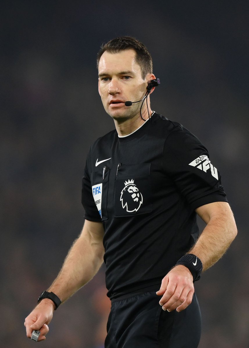 Credit where it’s due. Jarred Gillett finally a decent referee at Elland Road this season! Top job in the middle of the park!👏👏👏