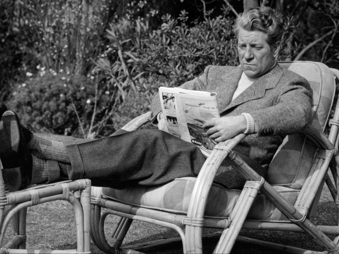 « Moi j’adore les acteurs, c’est chouette les acteurs, c’est bath les acteurs, c’est eux qui traduisent tout quand même ! » L’immense #JeanGabin 1904-1976￼￼￼￼✨🎂