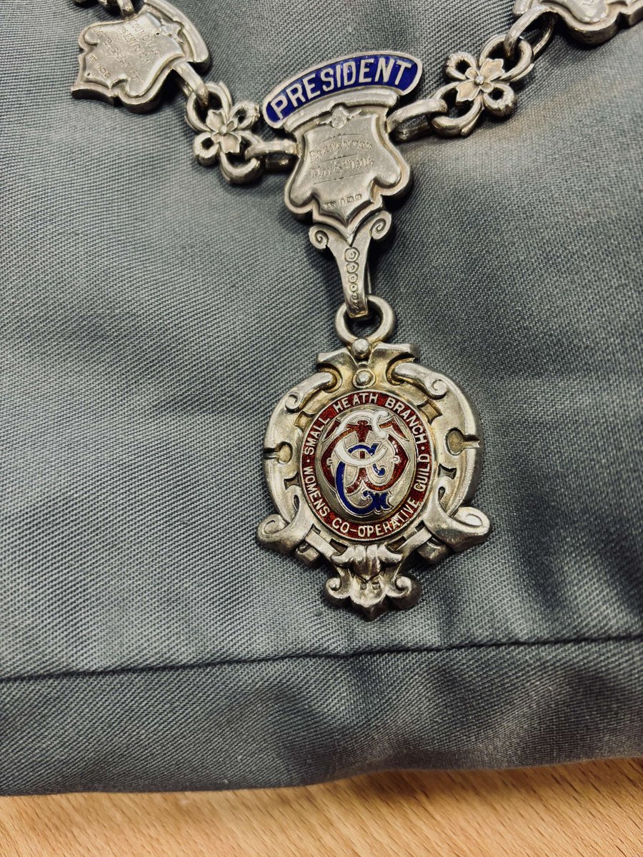 We have a new acquisition donated by The peoples History Museum! This silver chain was once worn by all the presidents of the Women’s Co-operative Guild in Small Heath, West Midlands from 1921 – 1950! #Coop180 #CoopHeritage #MuseumCollections #Ephemera #coopwomensguild