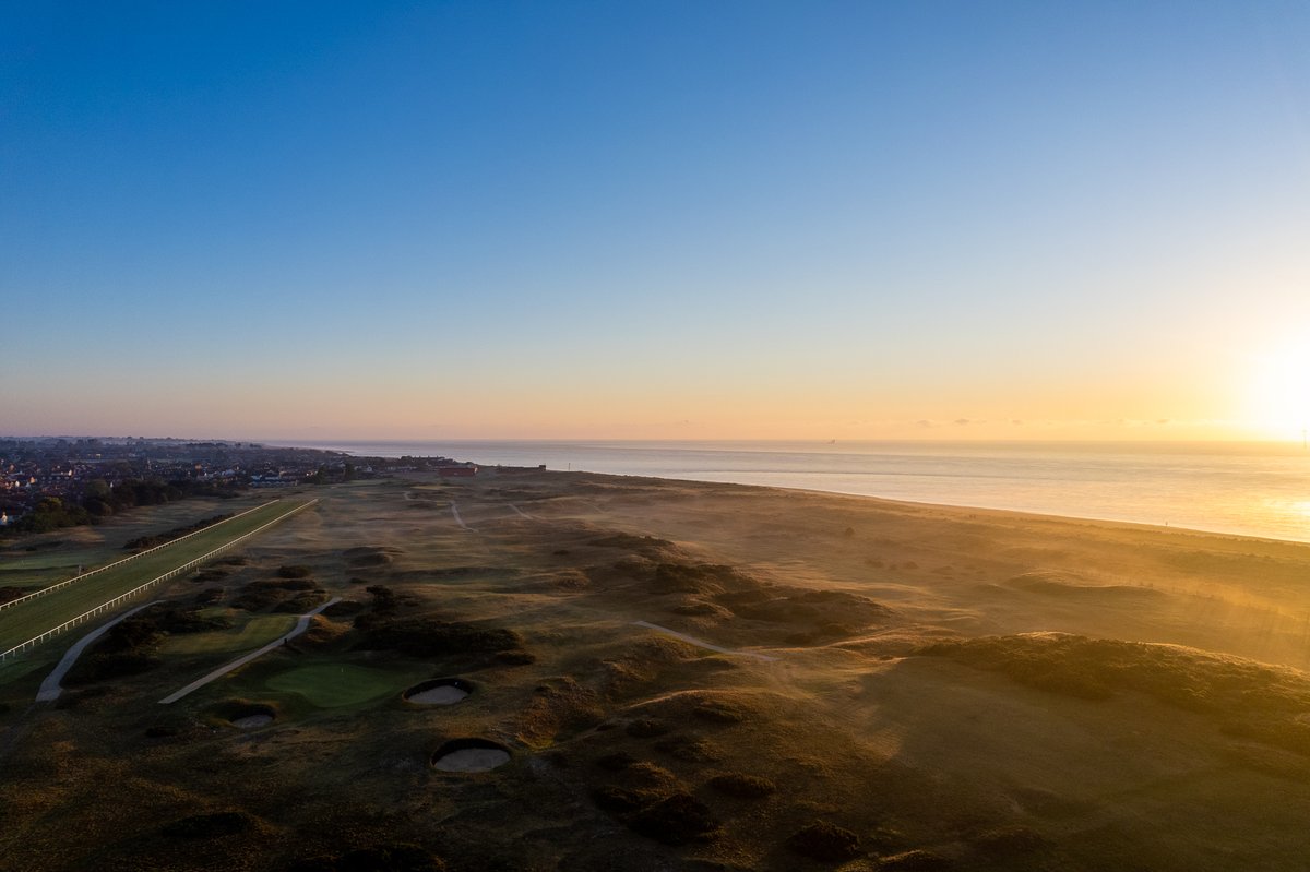 That's what we like to see, the weather is looking up! A bit of sunshine breaking through early doors, and the rain has thankfully cleared off (for now). Don't waste your chance! Get back on the course and enjoy a round of golf! ⛳️🌤️ #golfday #teetime #letsplay