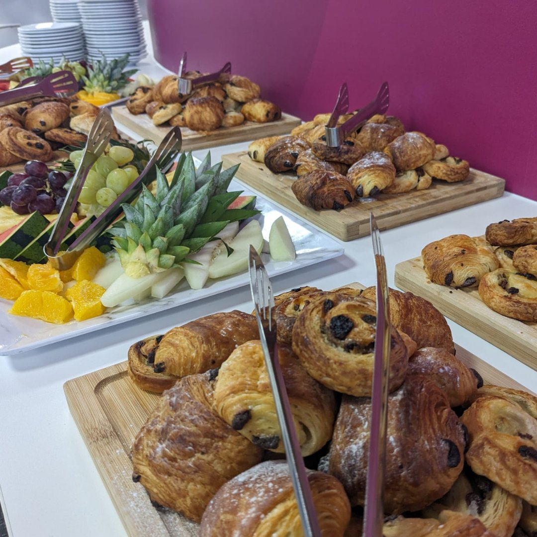 Good morning from #HorizonLeeds ☕🥞 Start your event or meeting with a fabulous Catering Yorkshire breakfast spread. Speak to a member of the team to add this to your booking. #eventcatering #breakfast #leeds #events
