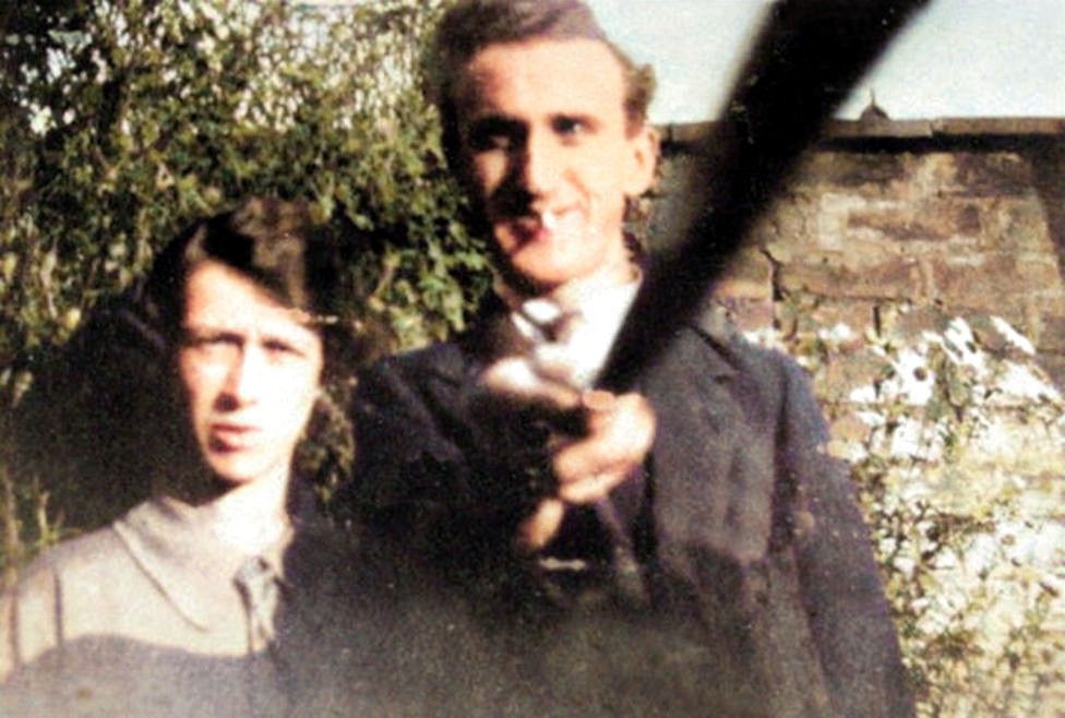 The first known selfie stick, taken in Rugby, Warwickshire in 1925. #selfie #selfiestick #rugby #warwicks #1920s #colourised