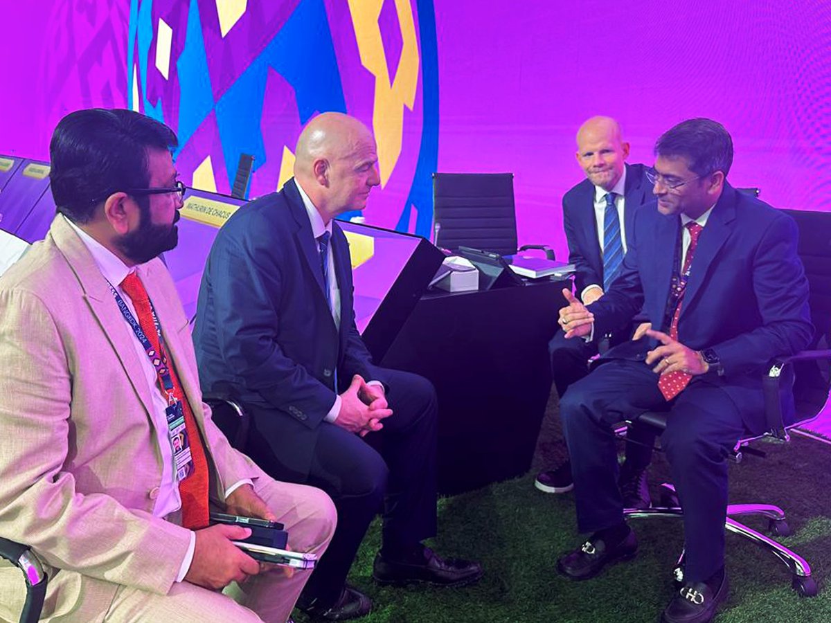 AIFF President Kalyan Chaubey met @FIFAcom President Infantino Gianni to discuss a wide range of topics on Indian Football, during the FIFA Congress, Thailand. @kalyanchaubey expressed his keenness to get VAR in India and has once again sought FIFA support on technical aspect.