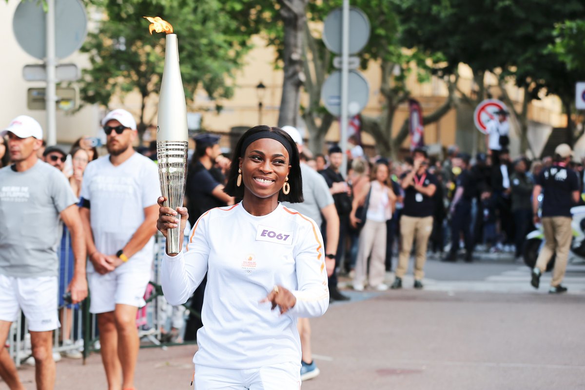 Les athlètes français portent la Flamme 🔥 Parce qu'ils ont fait ou feront les Jeux, parce que leurs performances nous ont fait vibrer, parce qu'ils incarnent l’énergie du sport, nos champions comme Fanny Horta, Benjamin Toniutti , Dimitri Pavadé, font partie des 11 000