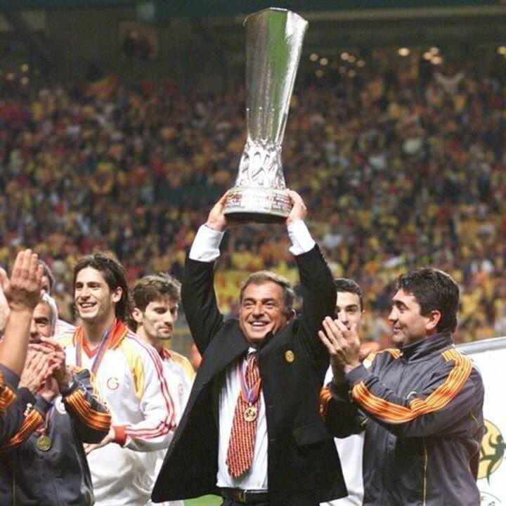 Tarih 1 kere yazıldı #17mayıs2000 Galatasaray UEFA şampiyonu