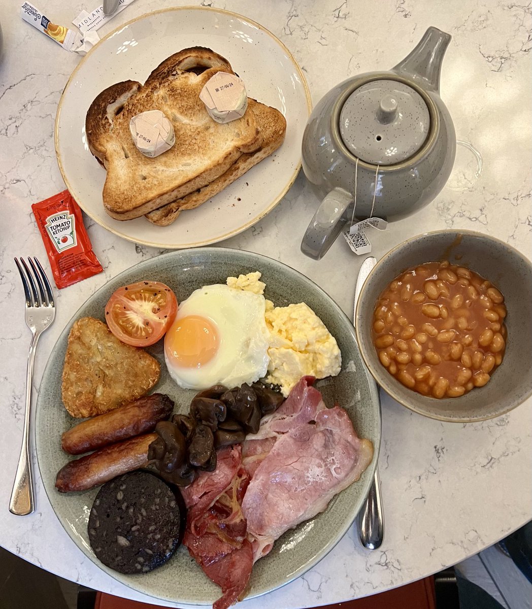 A fine fine self-curated breakfast ⁦@MidlandMCR⁩ ⁦@ResFamilyLaw⁩ #resconf24. Toast bisected on the horizontal. Beans in a separate receptacle. And a radical departure for me … black pudding.