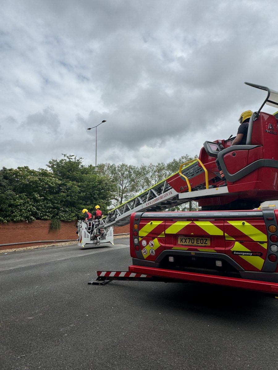 Did you catch a glimpse of our turntable ladder aerial appliance on Wednesday? 🪜 Firefighters from Stanground Green Watch were training at their station. 🚒 Our turntable ladder extends to more than 30 metres high.