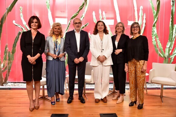 👉La presidenta de @adefammadrid  debate sobre liderazgo femenino en la jornada 'A contracorriente', organizada por @EFCACanarias #empresafamiliar 
linkedin.com/feed/update/ur…