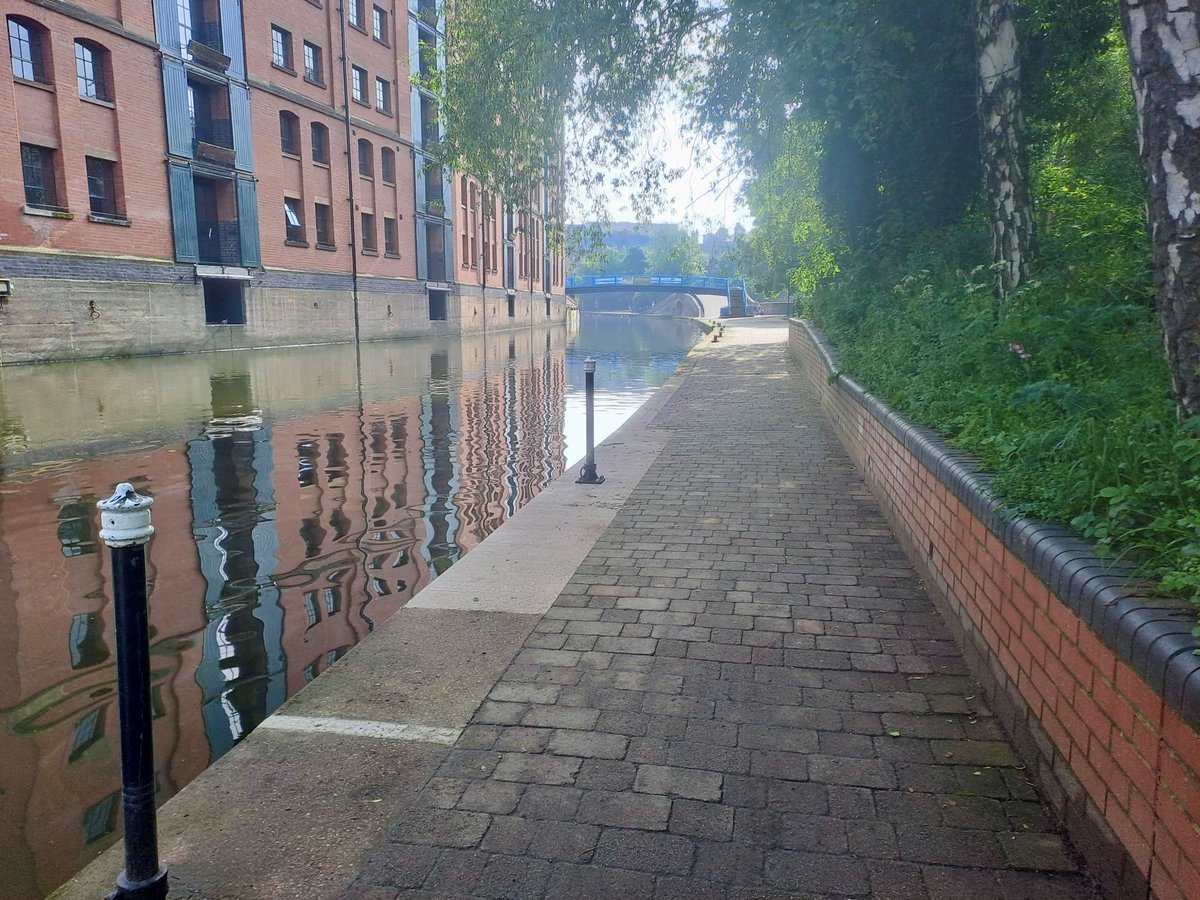 We're delighted that repairs to a section of canal wall in #Nottingham have completed ahead of schedule and that the, now more level, towpath has reopened.

The works were made possible thanks to funding that @MyNottingham secured via the Transforming Cities Fund
#KeepCanalsAlive