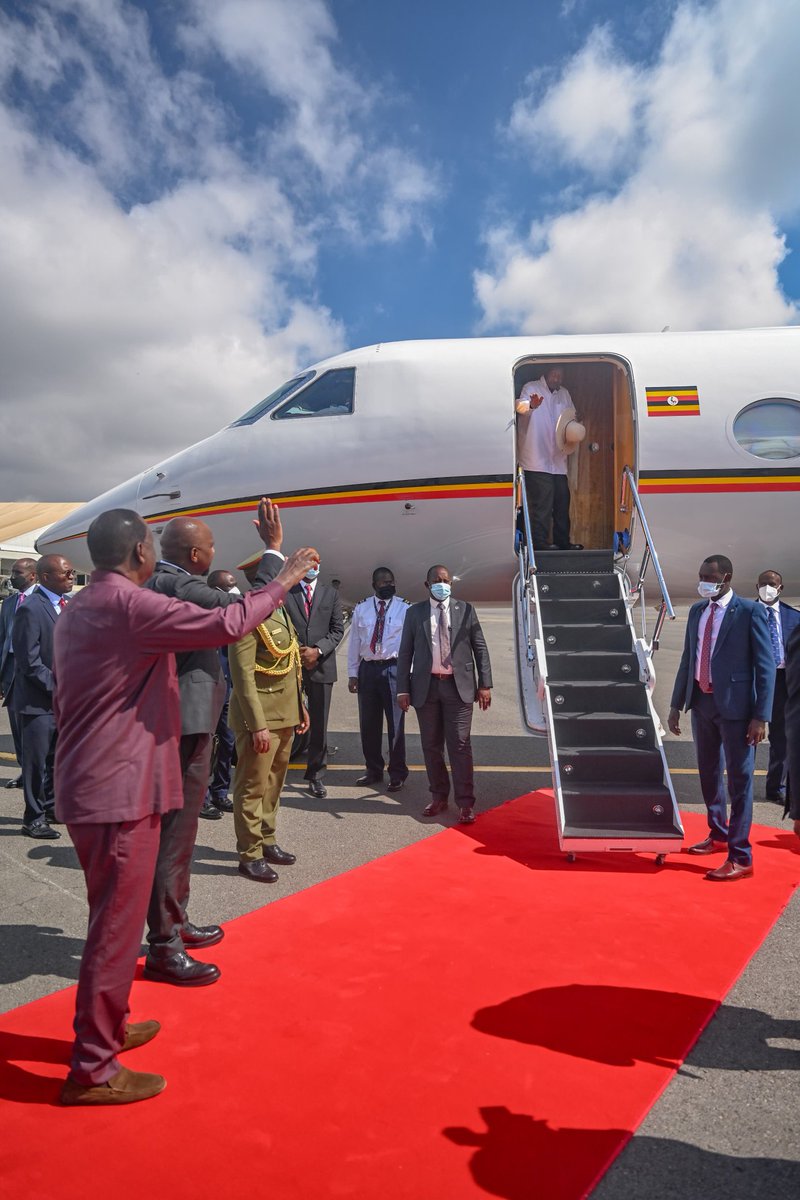 Had the honour, this morning, of bidding farewell to H.E Yoweri Museveni, President of the Republic of Uganda, after a successful three-day state visit.

During the visit, H.E. President William Ruto and President Museveni discussed and signed several bilateral agreements,