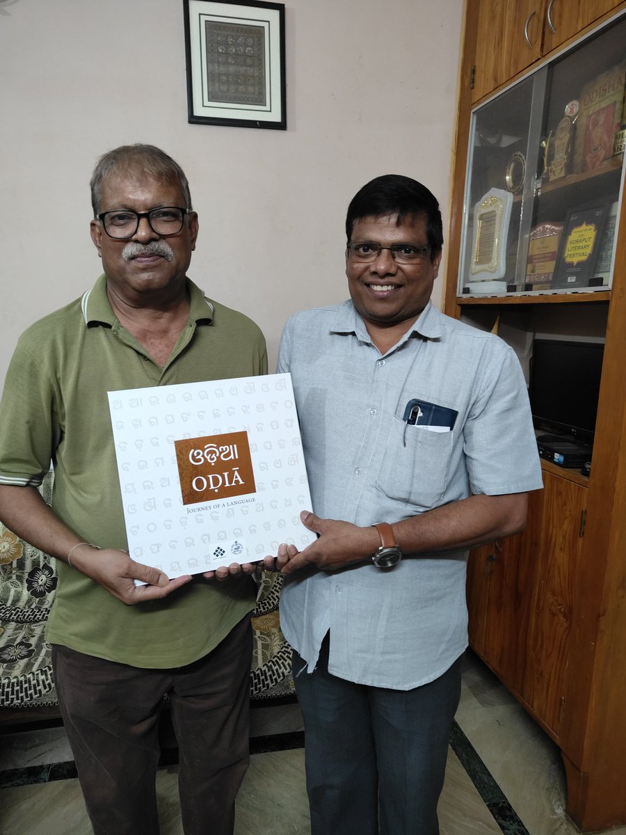 Delighted to receive a copy of 'Odia', the monumental, bilingual, pictorial book written by @AuthorSubhransu and @pattaprateek that traces the glorious journey of the Odia language stretching over two millennia, from language activist @p_maharatha last evening.