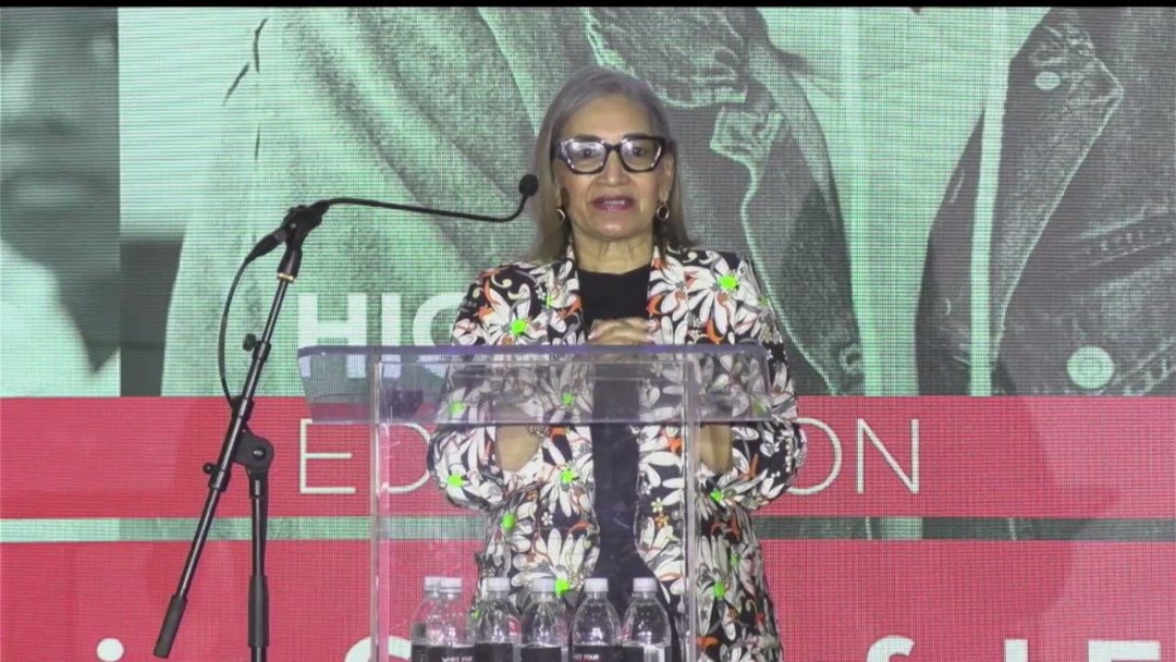 Philanthropy plays a crucial role," says Gail Chat (<a href="/gailchat/">gail campbell</a>), CEO <a href="/ZenexF/">Zenex Foundation</a>, at #EducationIndaba2024. She emphasizes the importance of teacher quality, particularly in early grades for literacy &amp; numeracy, as the foundation for a strong education system. <a href="/CoruscaKhaya/">Khaya Sithole</a>