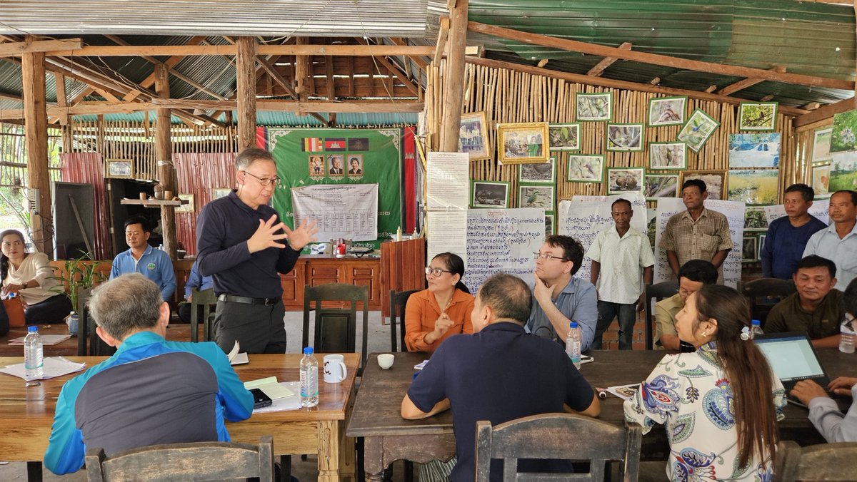 The 🇰🇷 delegation visited Changkran Roy #CommunityForestry to explore #conservation, #CapacityBuilding & livelihood #development opps, with meaningful interaction with local authorities and beneficiaries to identify challenges and discuss ways forward. Photo: @UNDPCambodia