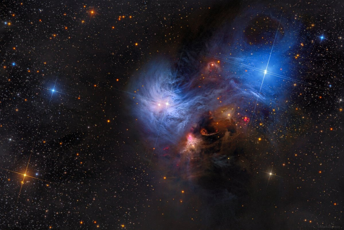 NGC 6726 pe Nivlenn ar Merienaer, NGC 6727 hag IC 4812

Dizoloet gant Julius Schmidt e 1861

Pellder :  ∼500 a vloavezhioù-gouloù diouzhimp e steredeg Kurunenn ar Su
Meurez manat : 12

#bzhg #steredoniezh 

📷Hanson Astronomy