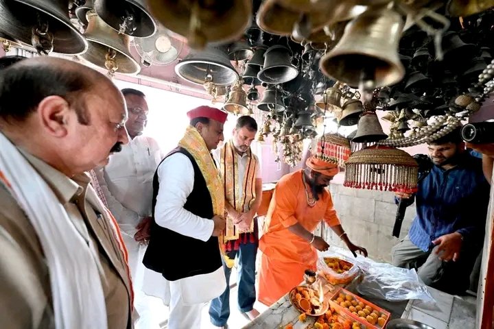 पूर्व कांग्रेस अध्यक्ष राहुल गांधी एवं सपा प्रमुख अखिलेश यादव ने नंद महर मंदिर में दर्शन कर आशीर्वाद लिया।