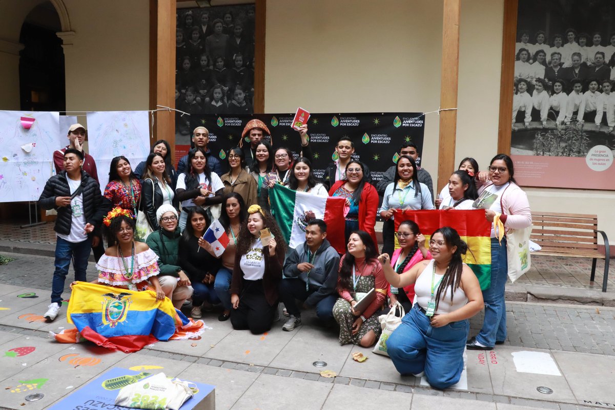 (English below👇)

El pasado 20 y 21 de abril, en Chile, estuvimos presentes en ENJUVES, un encuentro de las juventudes latinas defensoras del territorio dentro del marco de la COP3 de Escazú 🌱✊🏽