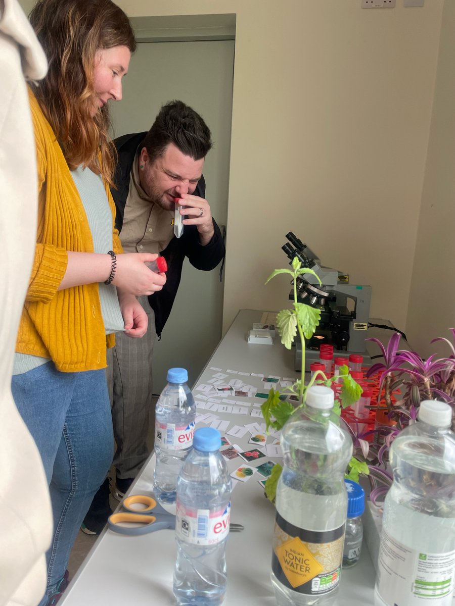 Forest_Research's tweet image. This week, our Head of Pathology, @LisaWard spoke about #Observatree monitoring for tree health at the @pintofscience event hosted by @YorksArboretum

A highlight was seeing new tech being tested, including VR for making #PlantHealth training more accessible, immersive &amp;amp; fun.