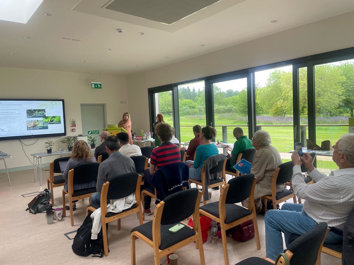 Forest_Research's tweet image. This week, our Head of Pathology, @LisaWard spoke about #Observatree monitoring for tree health at the @pintofscience event hosted by @YorksArboretum

A highlight was seeing new tech being tested, including VR for making #PlantHealth training more accessible, immersive &amp;amp; fun.