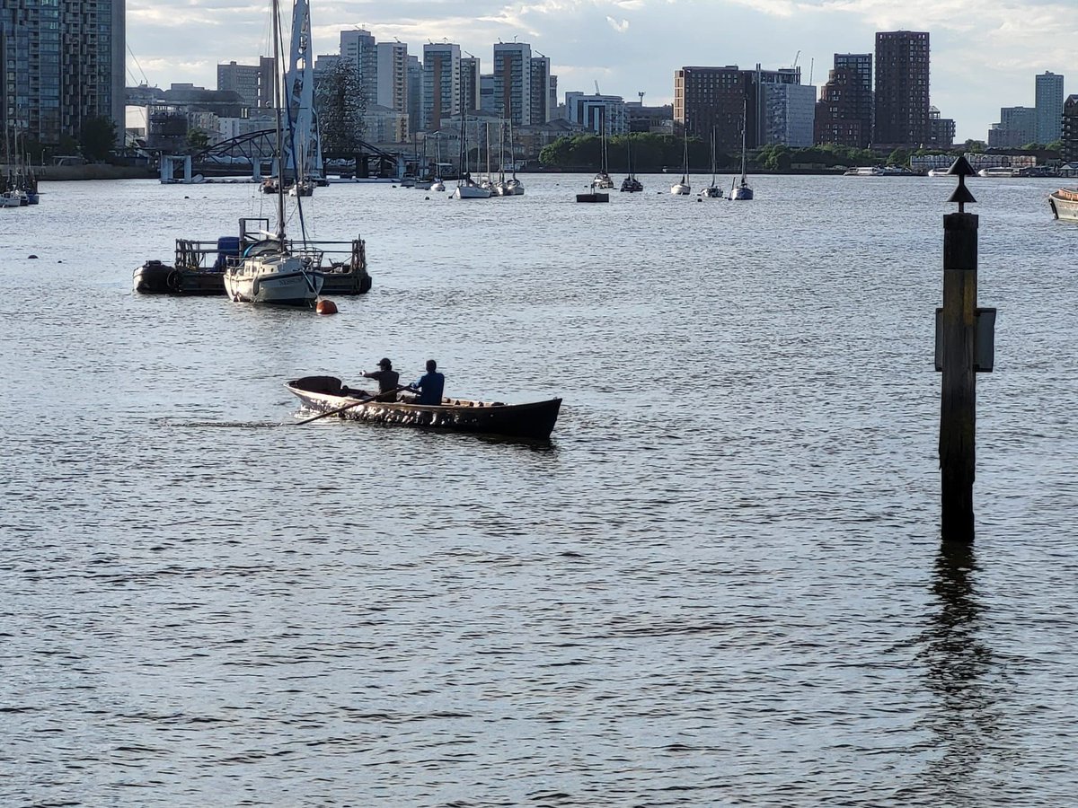 The @WCIT cutter & two lucky passengers will take part in Sunday's #TudorPull on the Thames. An elaborately decorated Royal Barge will take a piece of wooden water pipe in a special case to the Governor of the #TowerofLondon. Wishing everyone involved a great day & fine weather!