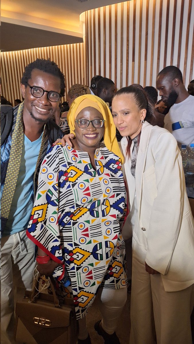 #ForTheCulture Hier soir c'était L'avant-première du film #DAHOMEY de Mati Diop.
Récompensé par L'Ours d'Or lors de la 74e Berlinale (Festival international du film de Berlin) en Février passé, ce film documentaire aborde la question des restitutions par les anciennes puissances