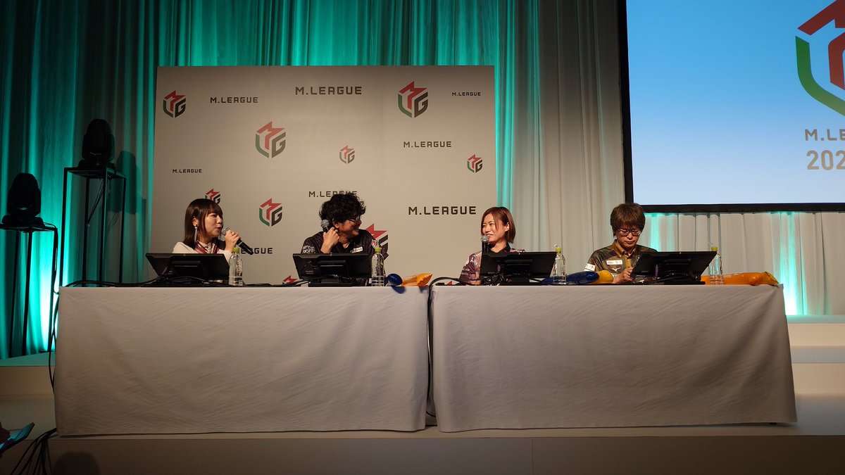 akulym's tweet photo. #Mリーグ 
近くの席で良かった！ https://t.co/GL3U8Kksbl