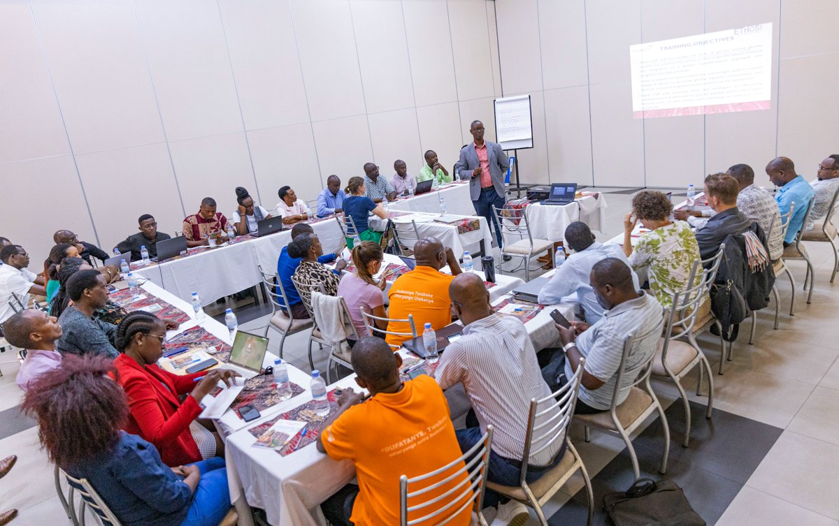 This week, 140 Enabel and @BelgiumRwanda staff have been trained on key gender concepts, positive masculinities, and gender based violence.
The training aimed at strengthening knowledge & capacity towards implementing gender transformative  programs. @RwandaGender
#TeamBelgium